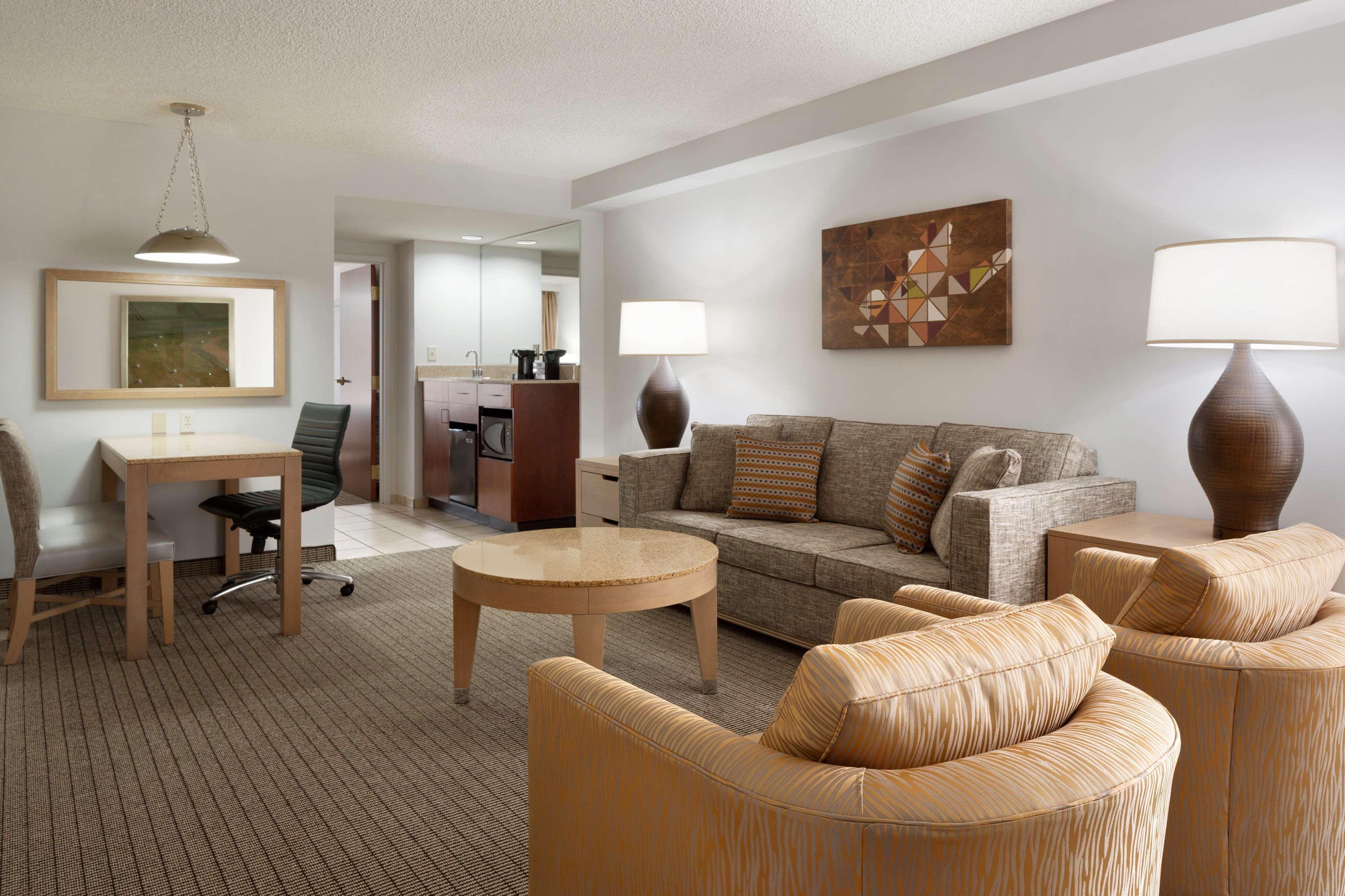 Embassy Suites By Hilton Denver International Airport Esterno foto